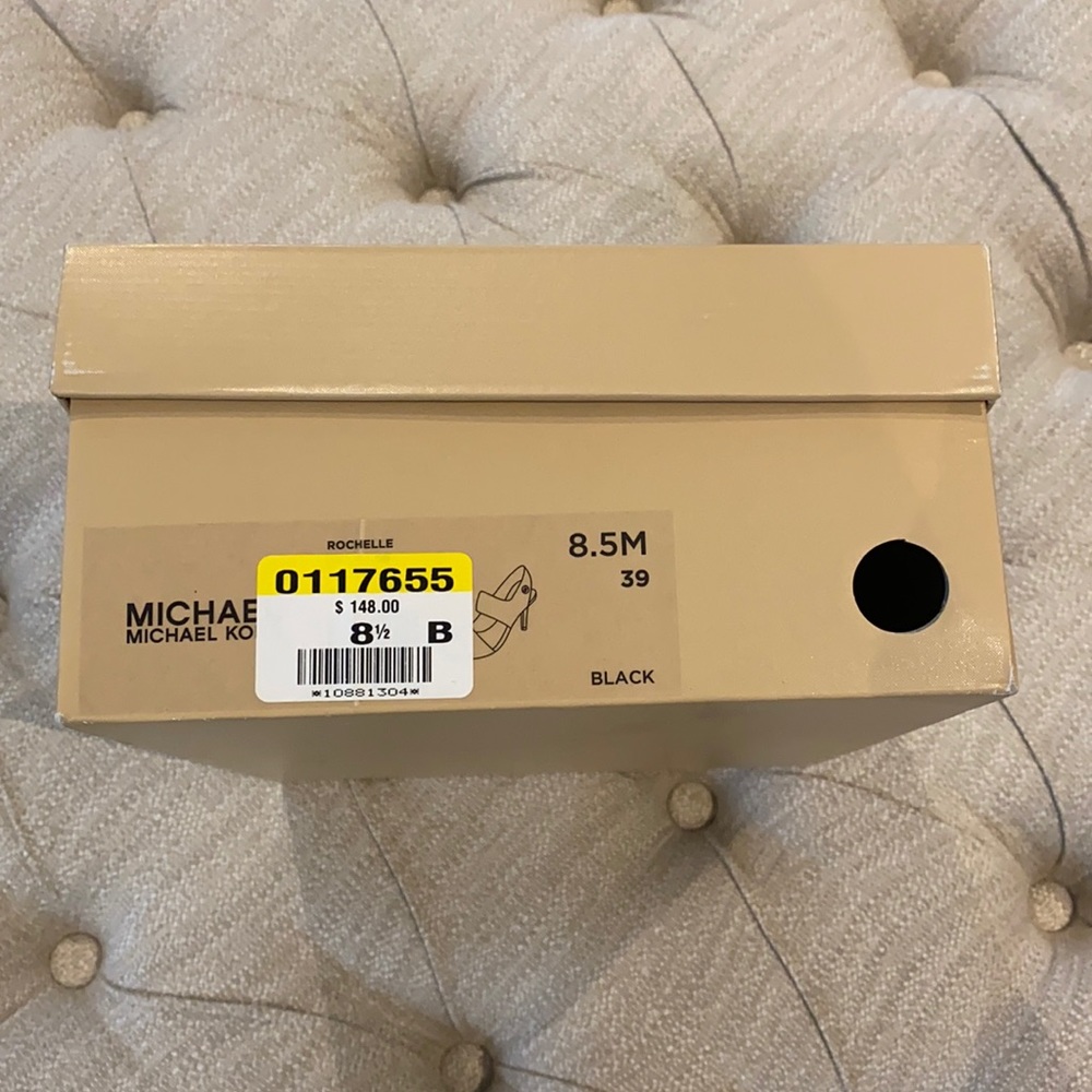 MK Shoes - Picture 2 of 8